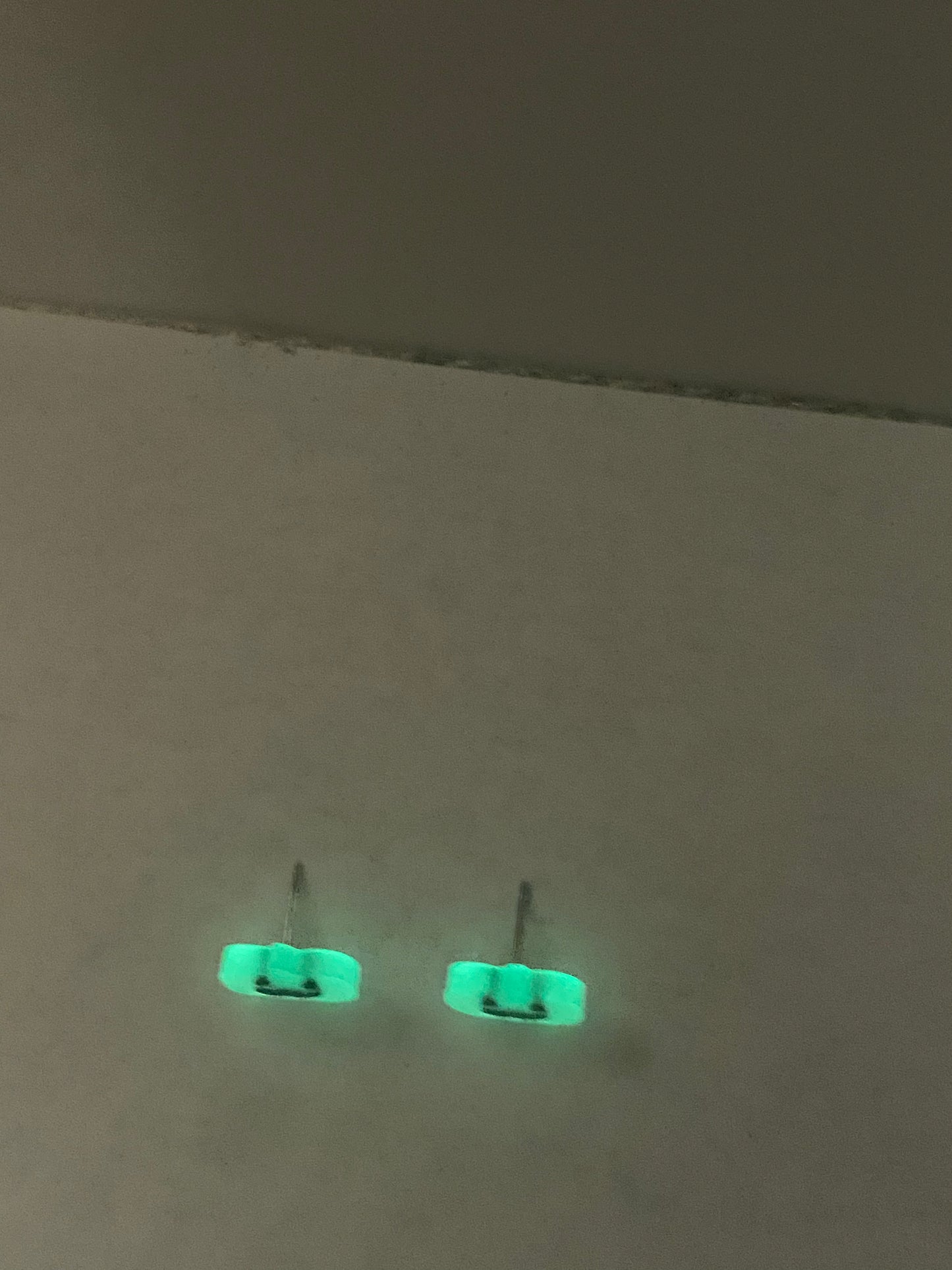 Green glow in the dark pumpkin studs