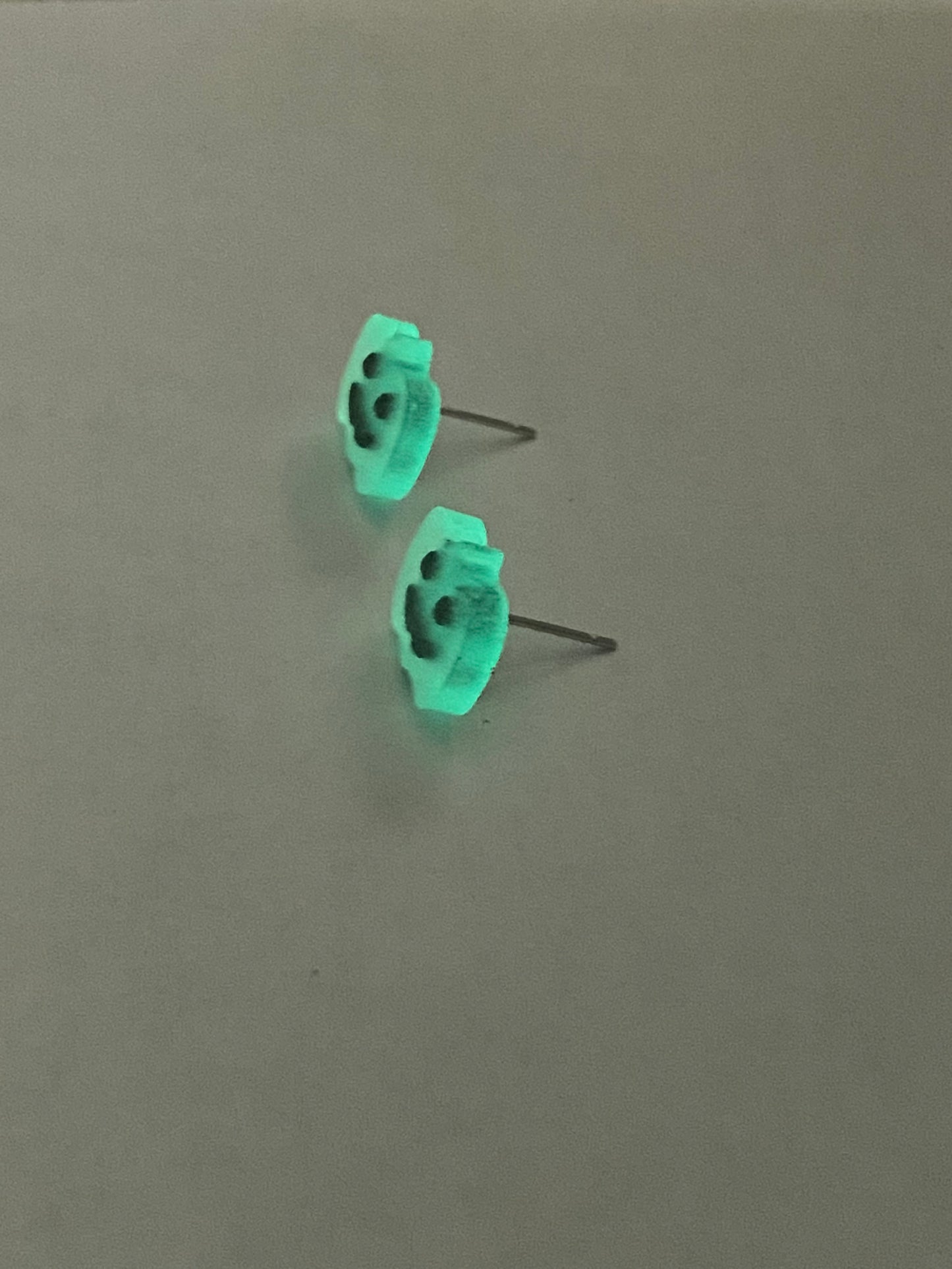 Green glow in the dark pumpkin studs