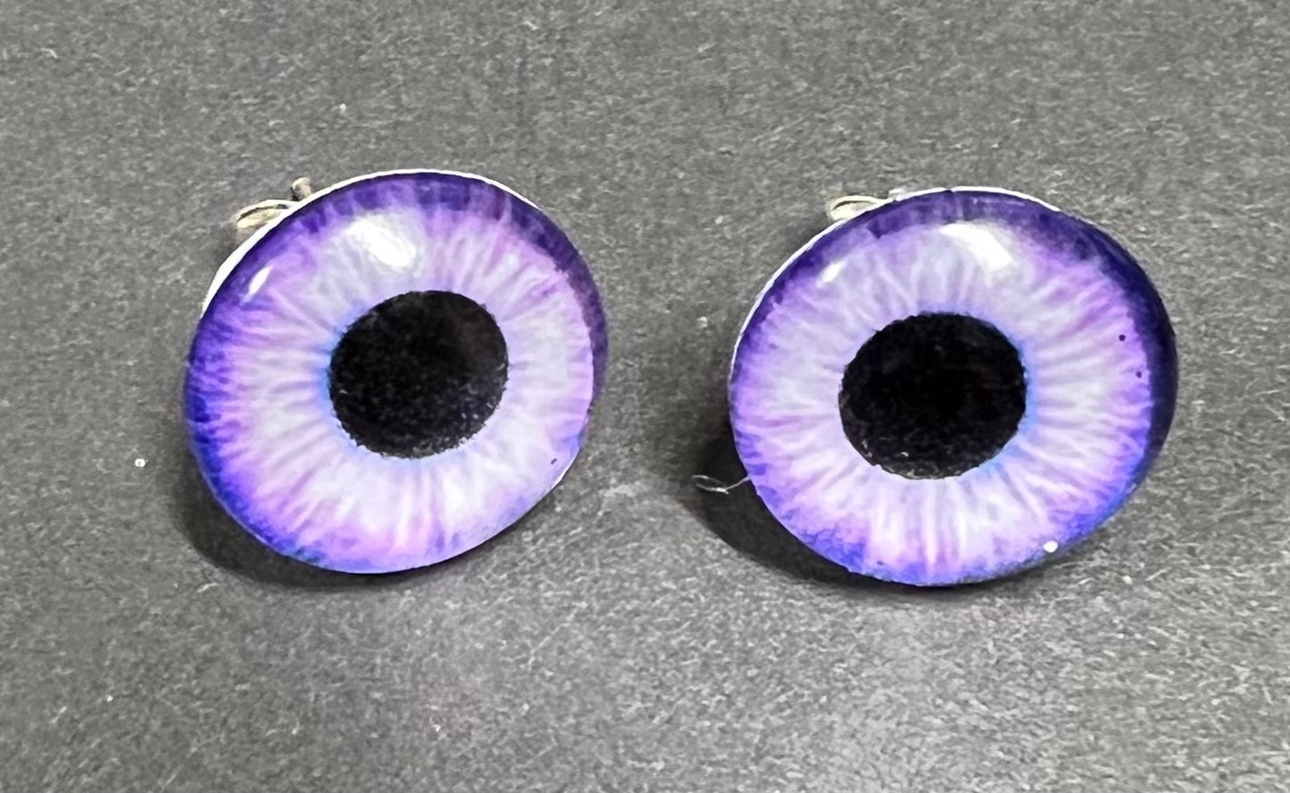 Eye stud earring