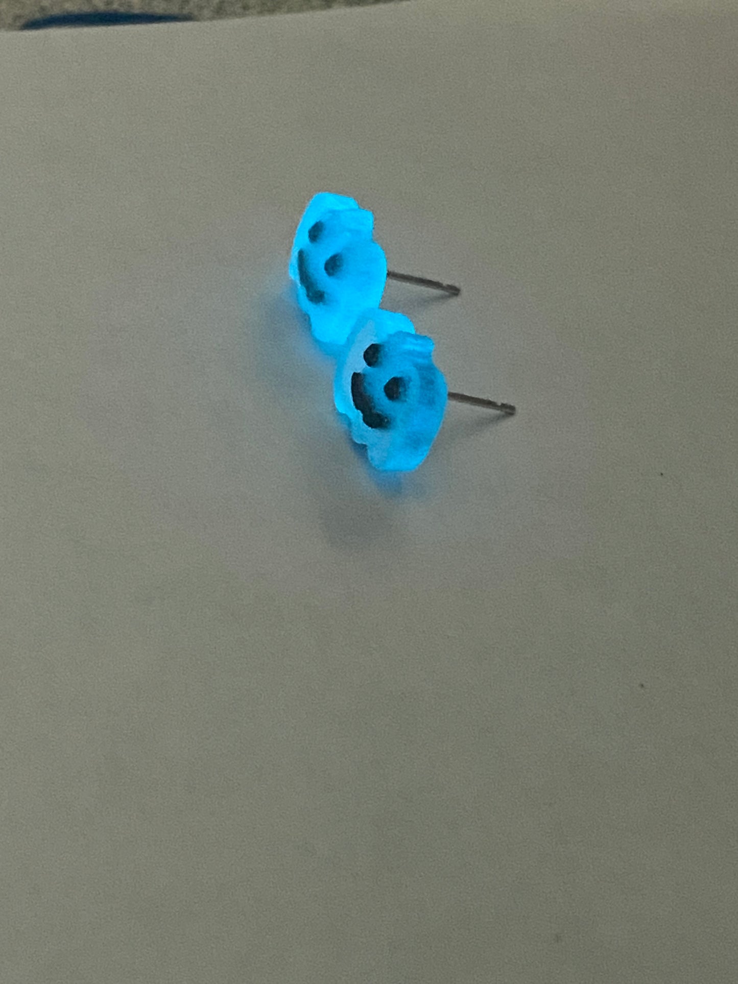 Blue glow in the dark pumpkin studs